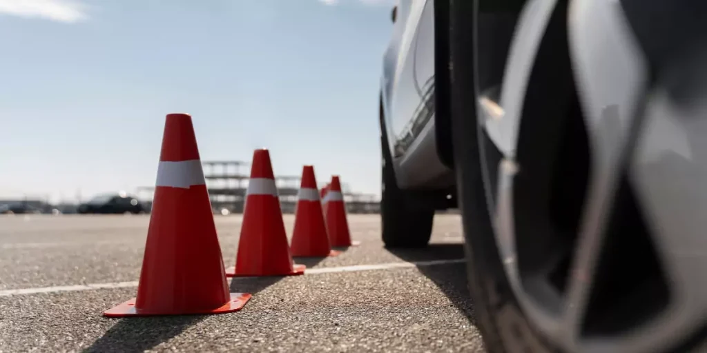 ¿Cuáles son las características de seguridad en los camiones y camionetas JMC?